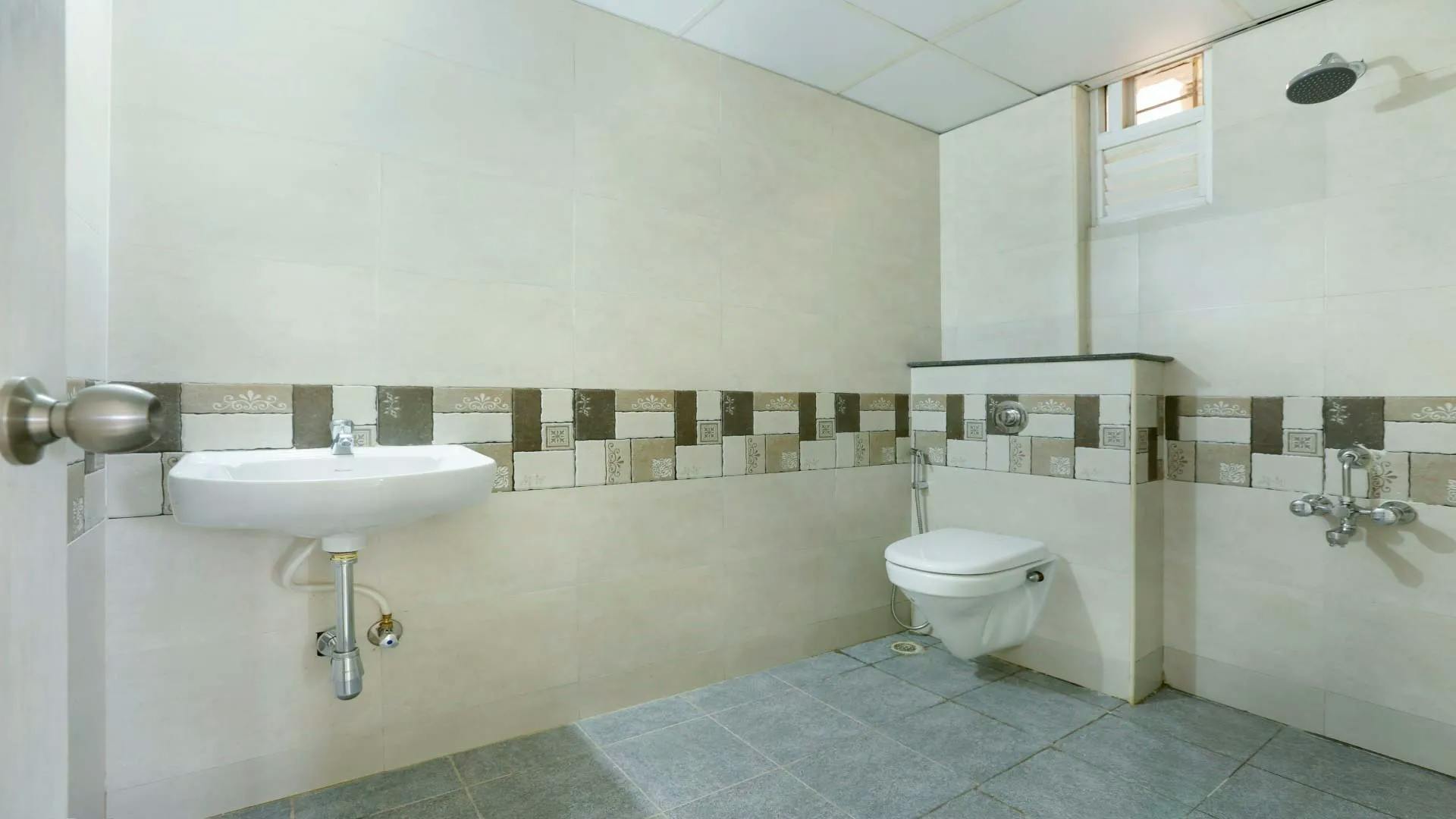 Washroom 1.jpg
